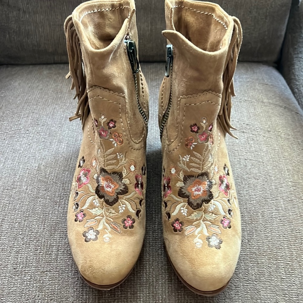 Sam Edelman Leti Suede Fringe ankle boots with embroidered detail, Size 7.5